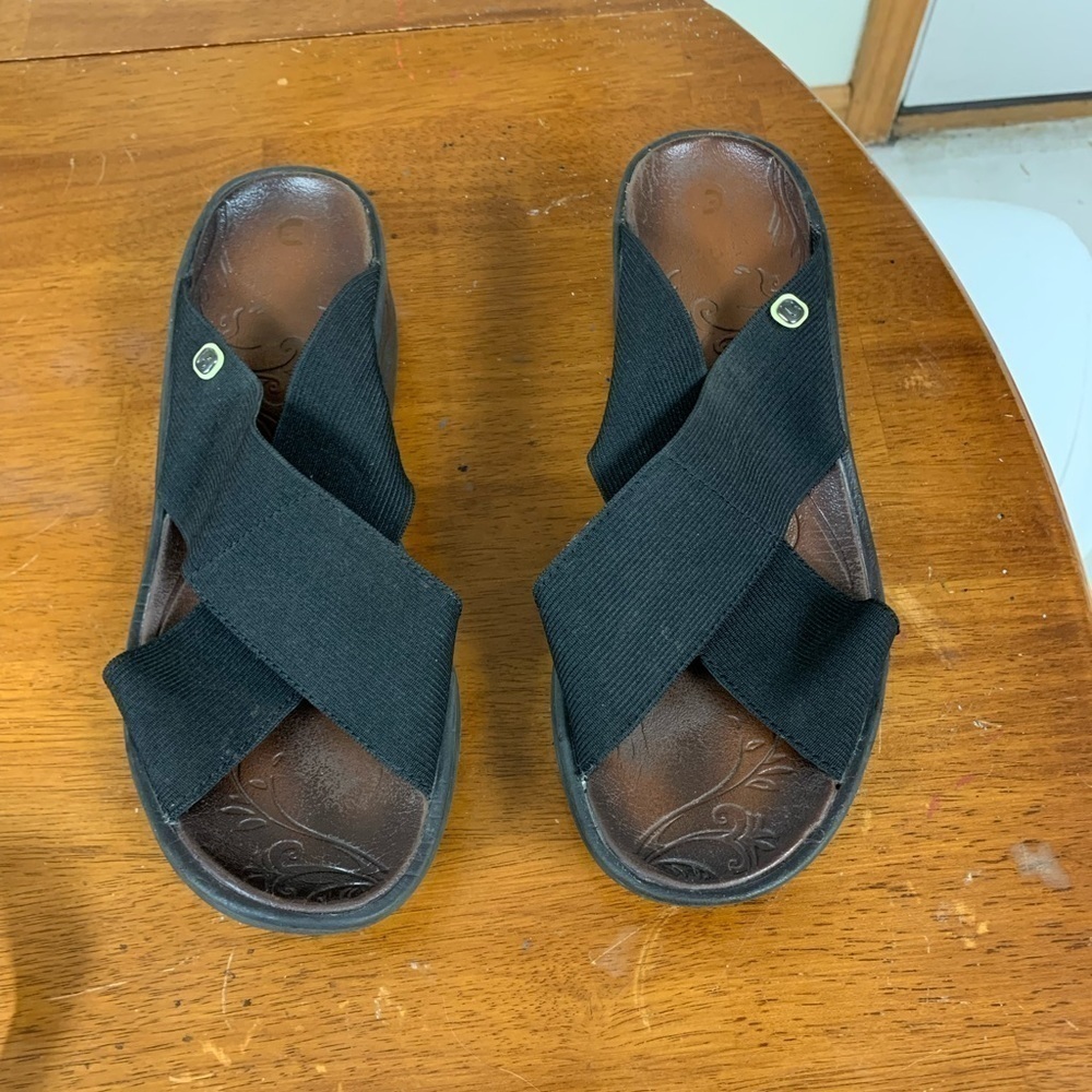Bzees desire stretchy strap wedge sandals size 8